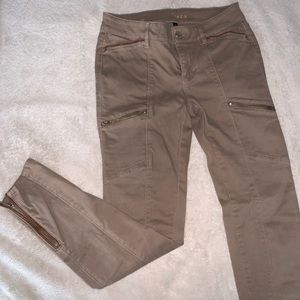 White House Black Market Skimmer